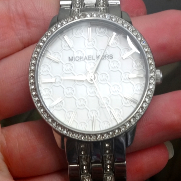 Michael Kors Watch - Picture 5 of 9